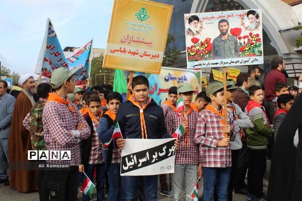 حضور دانش‌‌آموزان پیشتاز قائم‌شهر در راهپیمایی 13 آبان
