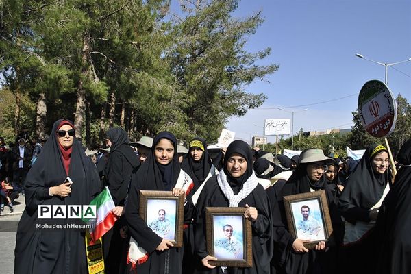 حضور با شکوه مردم در راهپیمایی 13 آبان