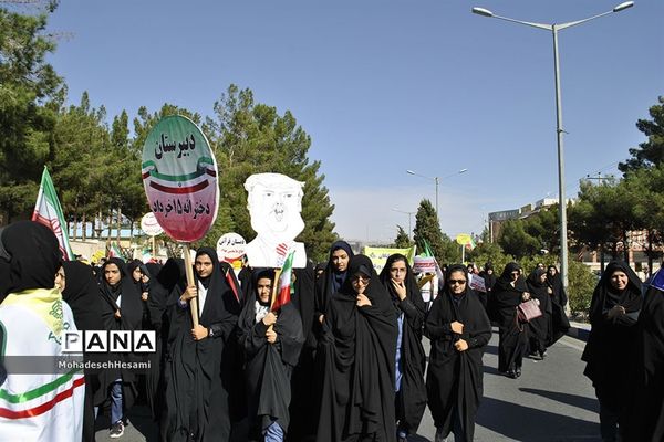 حضور با شکوه مردم در راهپیمایی 13 آبان