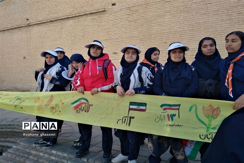 استکبار ستیزی دانش آموزان دبیرستان دکتر علاالدین بهشتی 2