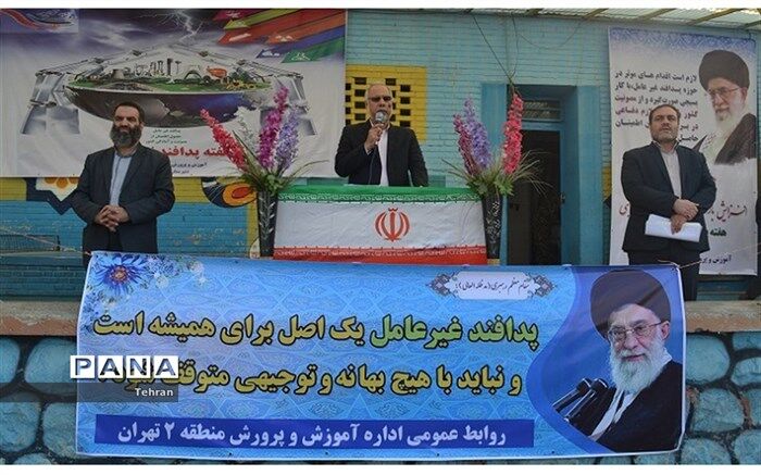 برگزاری مانور پدافند غیر عامل در دبیرستان شهید بهشتی منطقه۲