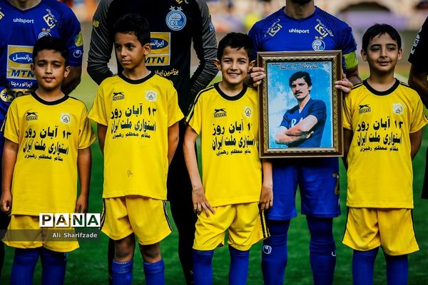 دیدار تیم‌های استقلال و صنعت نفت آبادان