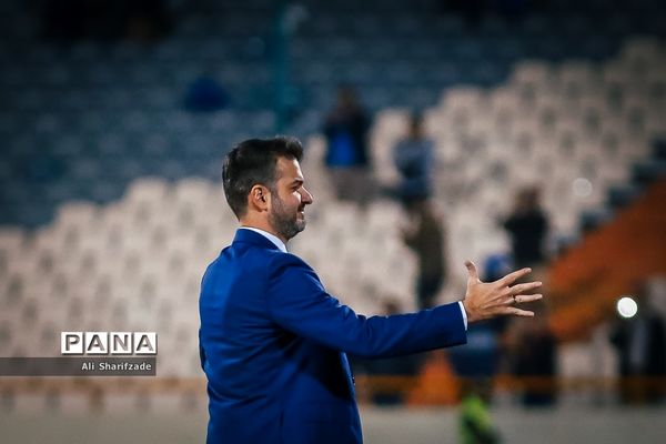 دیدار تیم‌های استقلال و صنعت نفت آبادان