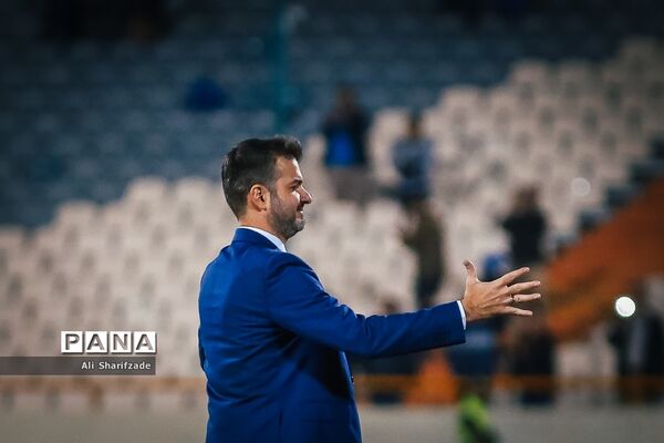 دیدار تیم‌های استقلال و صنعت نفت آبادان