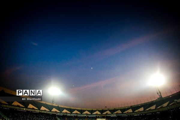 دیدار تیم‌های استقلال و صنعت نفت آبادان