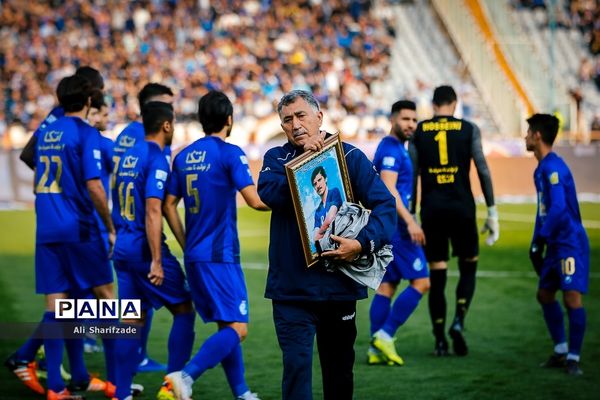 دیدار تیم‌های استقلال و صنعت نفت آبادان