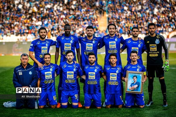 دیدار تیم‌های استقلال و صنعت نفت آبادان