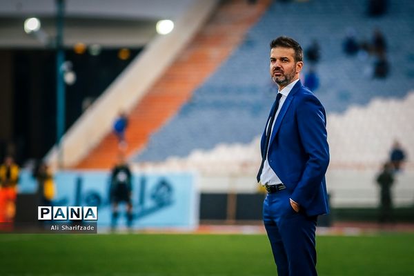 دیدار تیم‌های استقلال و صنعت نفت آبادان