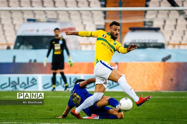 دیدار تیم‌های استقلال و صنعت نفت آبادان