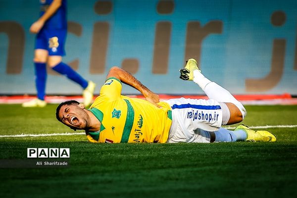 دیدار تیم‌های استقلال و صنعت نفت آبادان