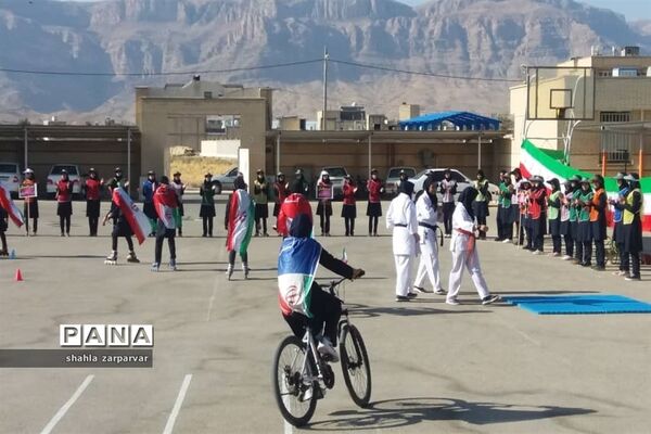 برگزاری المپیاد ورزشی درون مدرسه ای در نی ریز