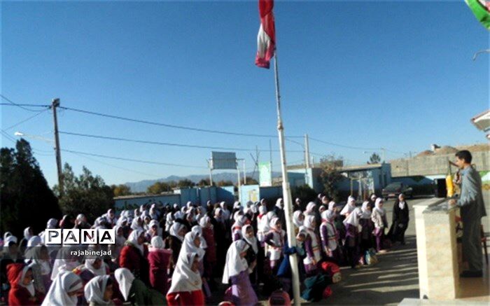 برگزاری مراسم زنگ انتظار در دبستان شاهد عبدالرحمن آدمی ابرکوه