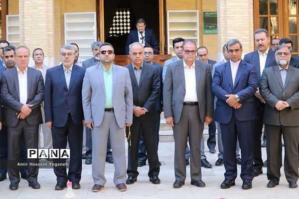 مراسم غبار روبی مزار شهدای گمنام به‌مناسبت روز کیش