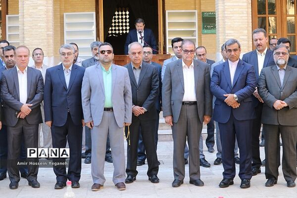 مراسم غبار روبی مزار شهدای گمنام به‌مناسبت روز کیش