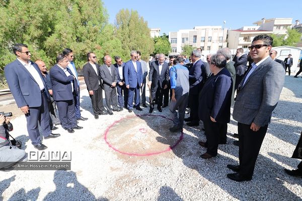 مراسم کلنگ زنی دو طرح عمرانی در جزیره کیش به مناسبت روز کیش