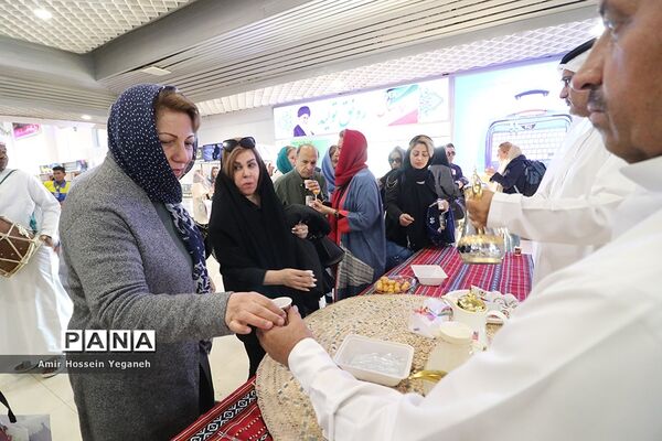 استقبال فرودگاهی از مسافران ورودی در روز کیش