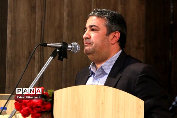 تجلیل از معاونان پرورشی و تربیت بدنی منطقه 17