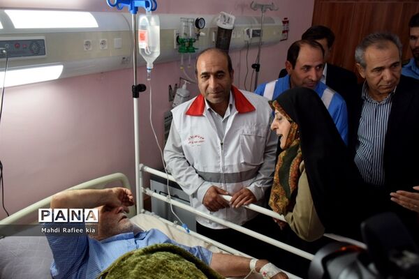 بازدید معاون رئیس جمهوری از مناطق زلزله زده سراب
