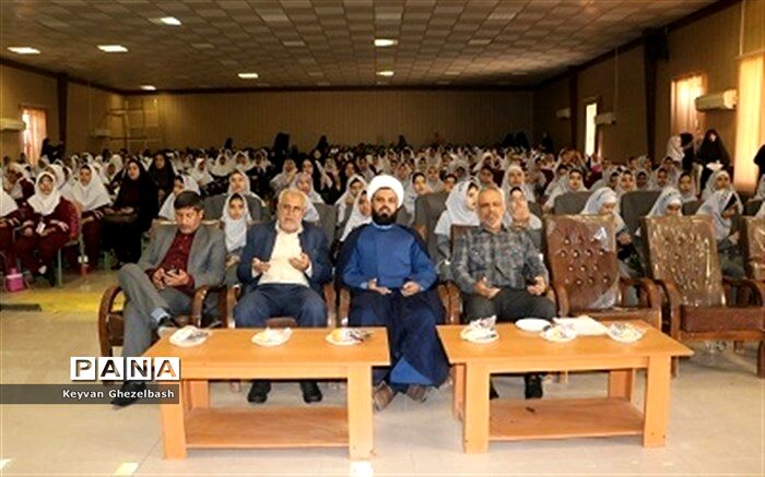 تجمع هزار نفری دانش آموزان شهرستان امیدیه به شکرانه عید بیعت با امام زمان(عج)