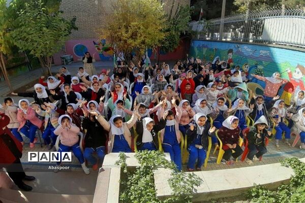 مراسم جشن میلاد رسول اکرم (ص) و هفته وحدت در دبستان دخترانه شمس بجنورد