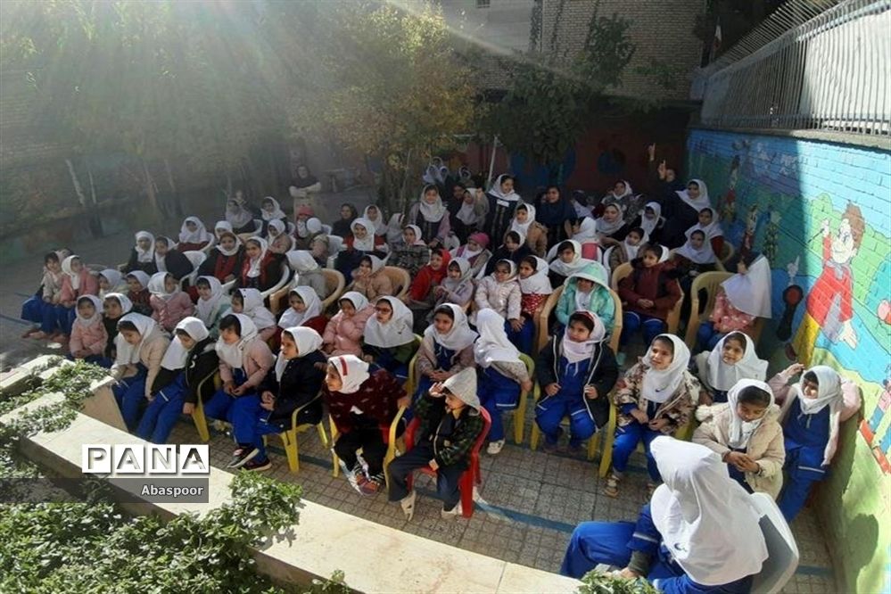 مراسم جشن میلاد رسول اکرم (ص) و هفته وحدت در دبستان دخترانه شمس بجنورد