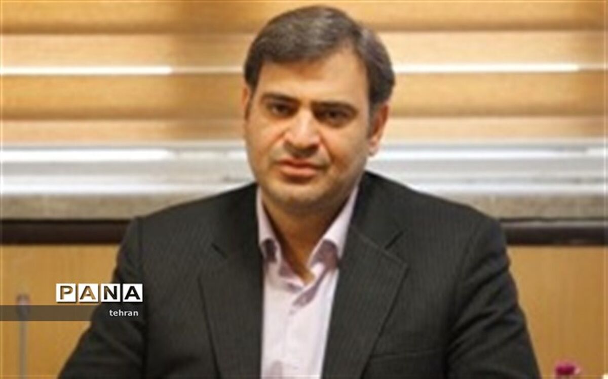 ربوشه: اولویت با توانمندسازی آموزگاران است