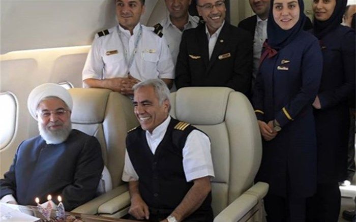 جشن تولد رییس جمهوری در مسیر برگشت از کرمان + تصاویر