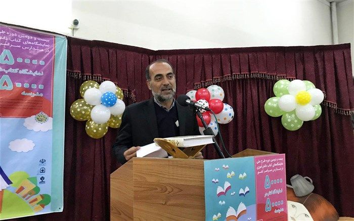 والدین نقش آغازین در ترویج فرهنگ کتاب خوانی در جامعه را ایفا می کنند