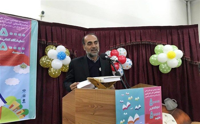 والدین نقش آغازین در ترویج فرهنگ کتاب خوانی در جامعه را ایفا می کنند
