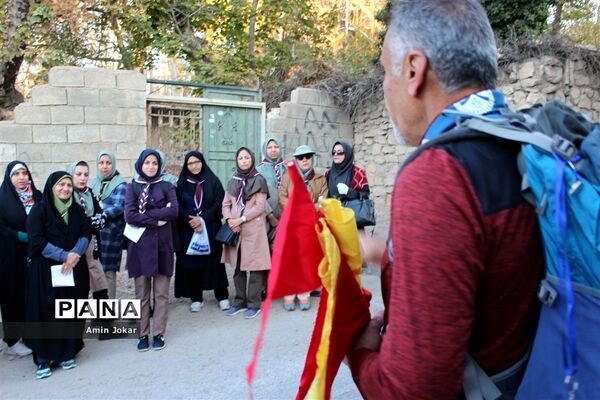 کوهپیمایی مربیان پیشتاز تشکیلات سازمان دانش‌آموزی استان فارس