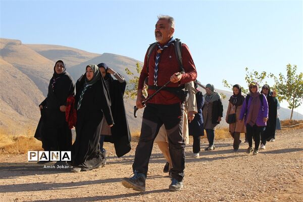 کوهپیمایی مربیان پیشتاز تشکیلات سازمان دانش‌آموزی استان فارس