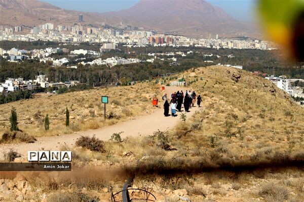 کوهپیمایی مربیان پیشتاز تشکیلات سازمان دانش‌آموزی استان فارس