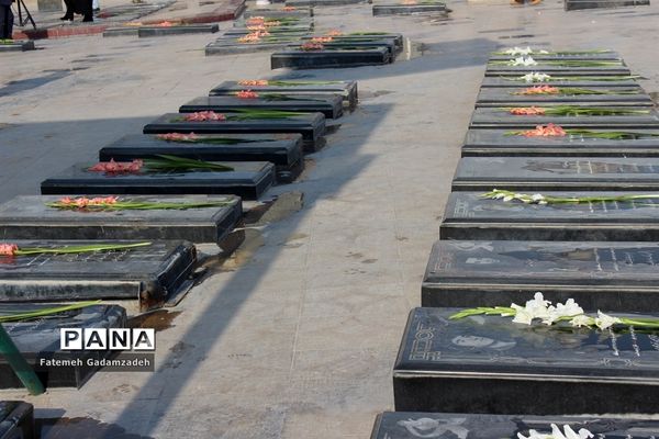 عطر افشانی مزار شهدای شهرستان اسلامشهر به مناسبت افتتاح هفته فرهنگی