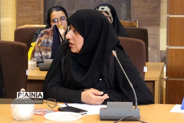 دومین نشست هم‌اندیشی فرماندار تبریز با رابطین امور بانوان ادارات