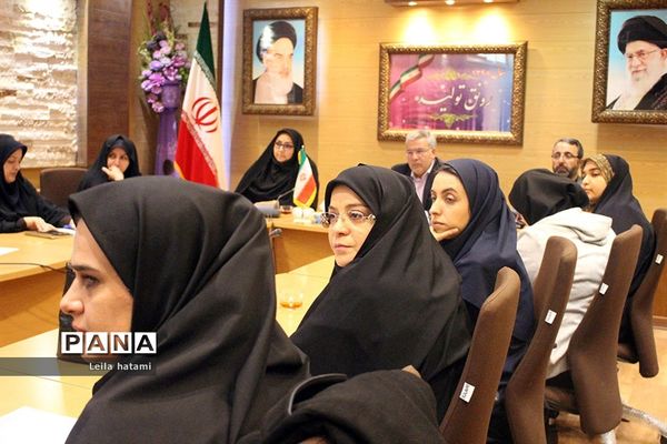 دومین نشست هم‌اندیشی فرماندار تبریز با رابطین امور بانوان ادارات