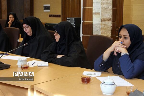 دومین نشست هم‌اندیشی فرماندار تبریز با رابطین امور بانوان ادارات