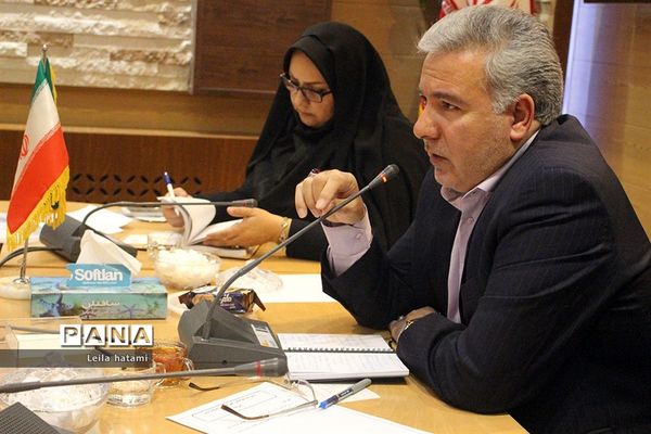 دومین نشست هم‌اندیشی فرماندار تبریز با رابطین امور بانوان ادارات