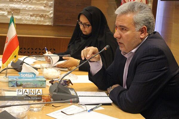 دومین نشست هم‌اندیشی فرماندار تبریز با رابطین امور بانوان ادارات