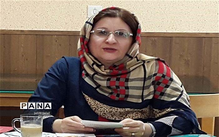 کودکان با کتاب مدارا می کنند