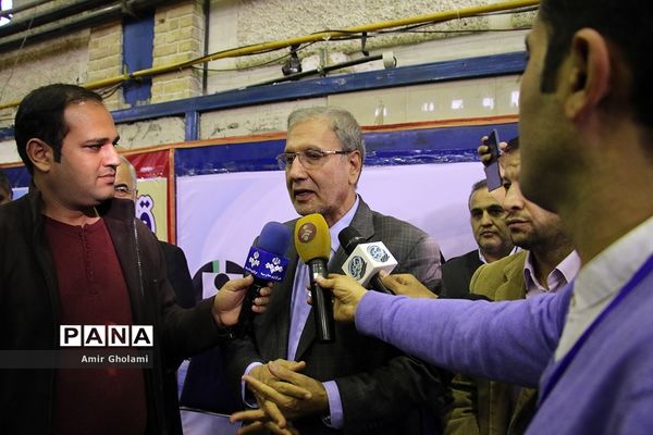 دیدار تیم منتخب قهرمانان ملی فوتبال با متخب تیم‌های محله هرندی