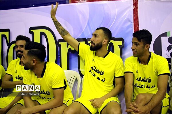 دیدار تیم منتخب قهرمانان ملی فوتبال با متخب تیم‌های محله هرندی