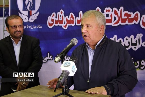 دیدار تیم منتخب قهرمانان ملی فوتبال با متخب تیم‌های محله هرندی