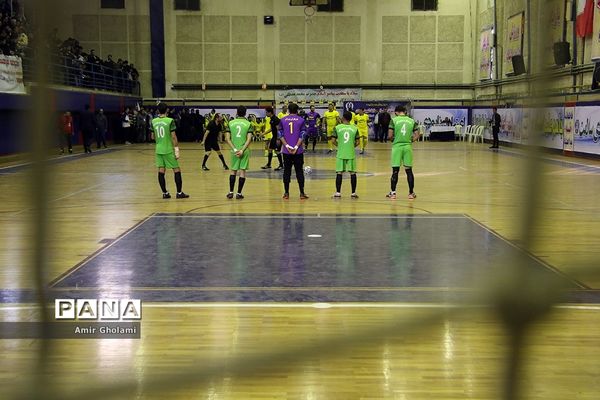 دیدار تیم منتخب قهرمانان ملی فوتبال با متخب تیم‌های محله هرندی