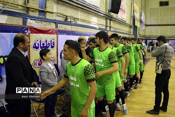 دیدار تیم منتخب قهرمانان ملی فوتبال با متخب تیم‌های محله هرندی