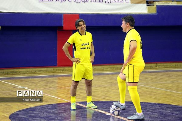 دیدار تیم منتخب قهرمانان ملی فوتبال با متخب تیم‌های محله هرندی