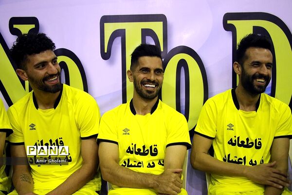 دیدار تیم منتخب قهرمانان ملی فوتبال با متخب تیم‌های محله هرندی