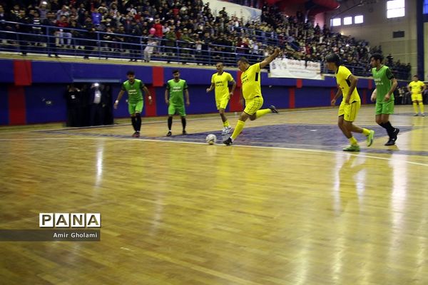 دیدار تیم منتخب قهرمانان ملی فوتبال با متخب تیم‌های محله هرندی