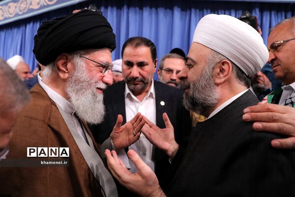 دیدار مسئولان نظام و میهمانان کنفرانس وحدت اسلامى‌ با مقام معظم رهبری