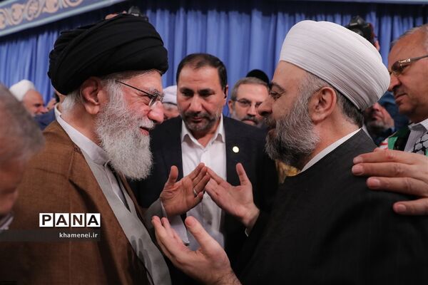 دیدار مسئولان نظام و میهمانان کنفرانس وحدت اسلامى‌ با مقام معظم رهبری