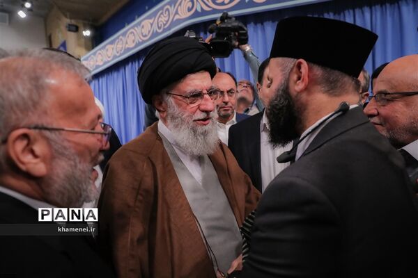 دیدار مسئولان نظام و میهمانان کنفرانس وحدت اسلامى‌ با مقام معظم رهبری